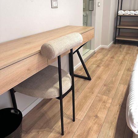 Amazon 8 Guesthouse Тирана Экстерьер фото
