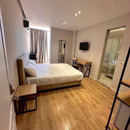 Amazon 8 Guesthouse Тирана Экстерьер фото