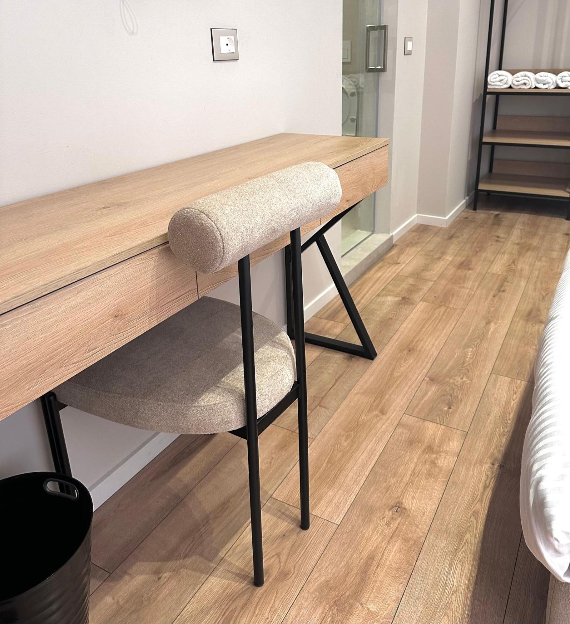 Amazon 8 Guesthouse Тирана Экстерьер фото